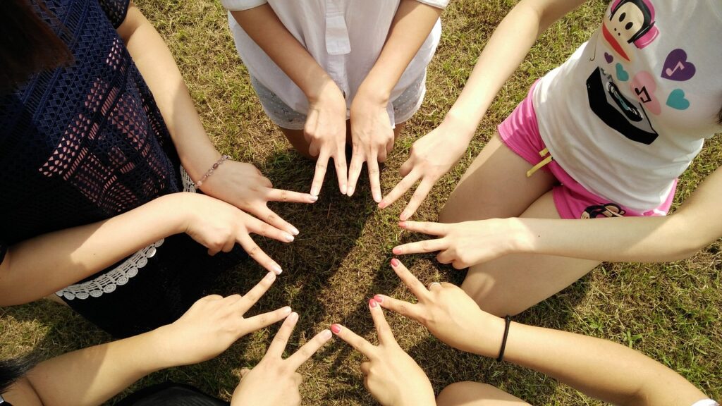 team, friends, teamwork-1381084.jpg